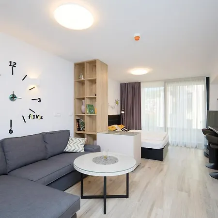 Gradian Sweet Studio By Irundo *