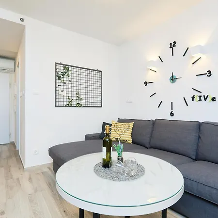 Gradian Sweet Studio By Irundo *