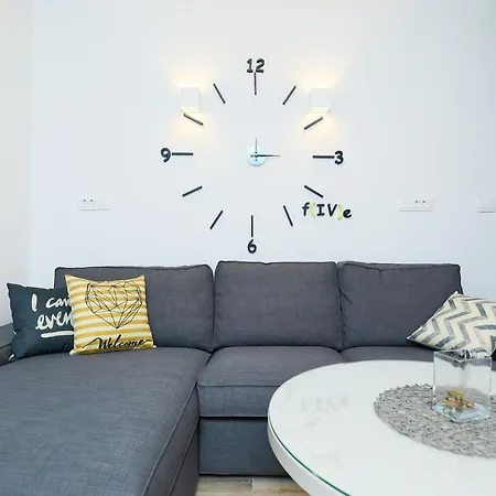 Gradian Sweet Studio By Irundo