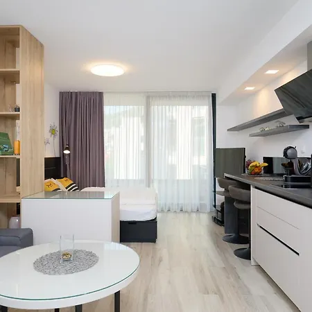 Gradian Sweet Studio By Irundo *